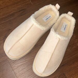 Old Navy Women's Tan Fleece-Lined Slippers